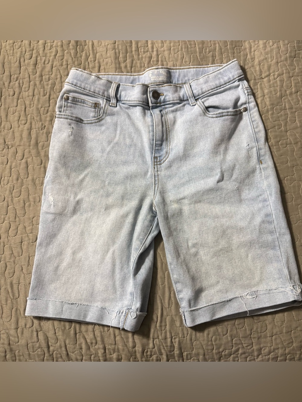 Boys light-wash denim Bermuda shorts with a rolled and distressed hem.
Like new